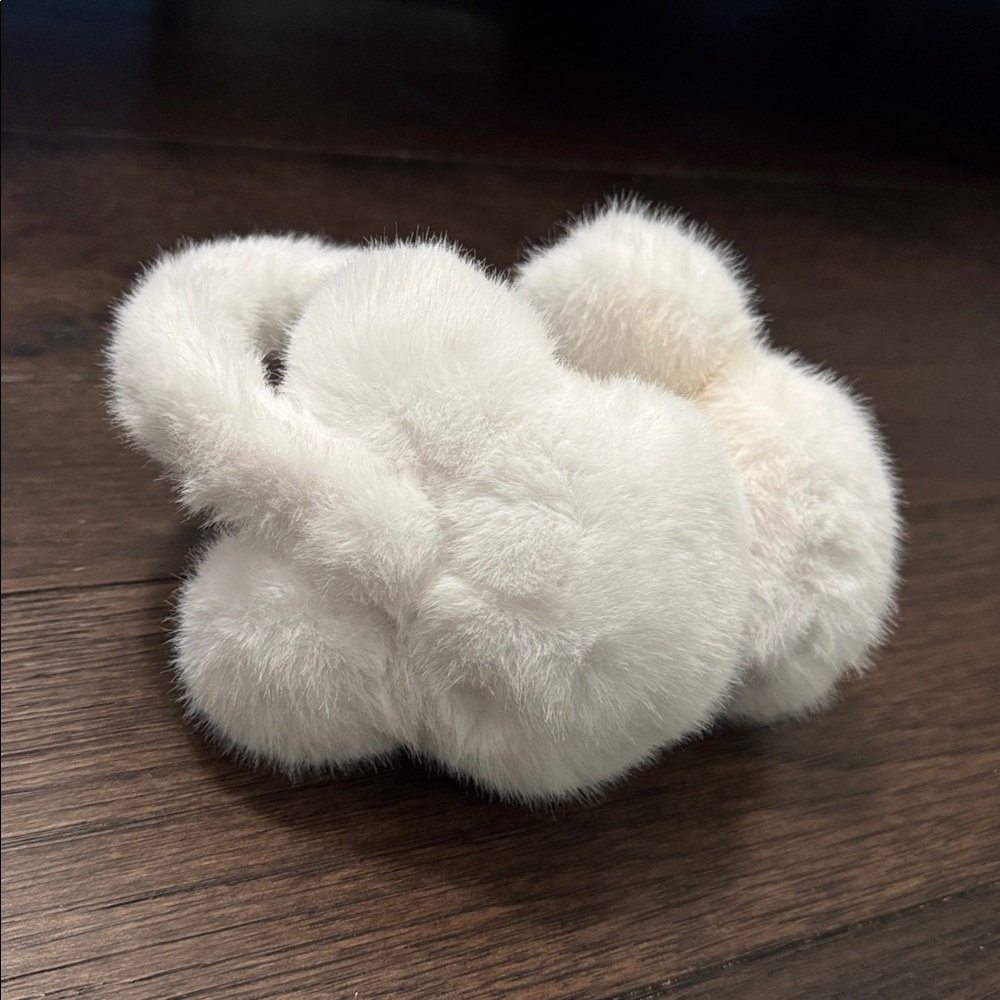 Tokyo Disney Resort 
Fluffy White Mouse Ear Muffs